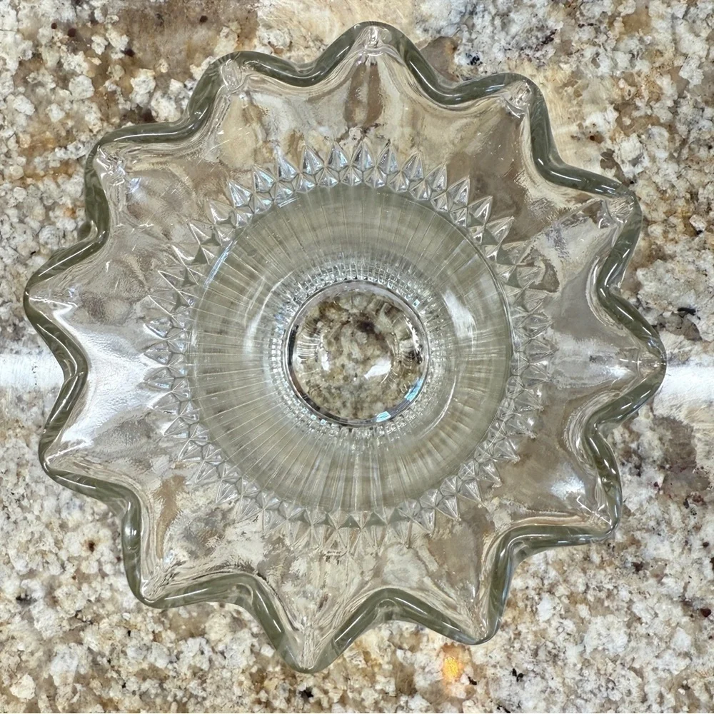 Ribbed Glass Vase with Wavy Trim